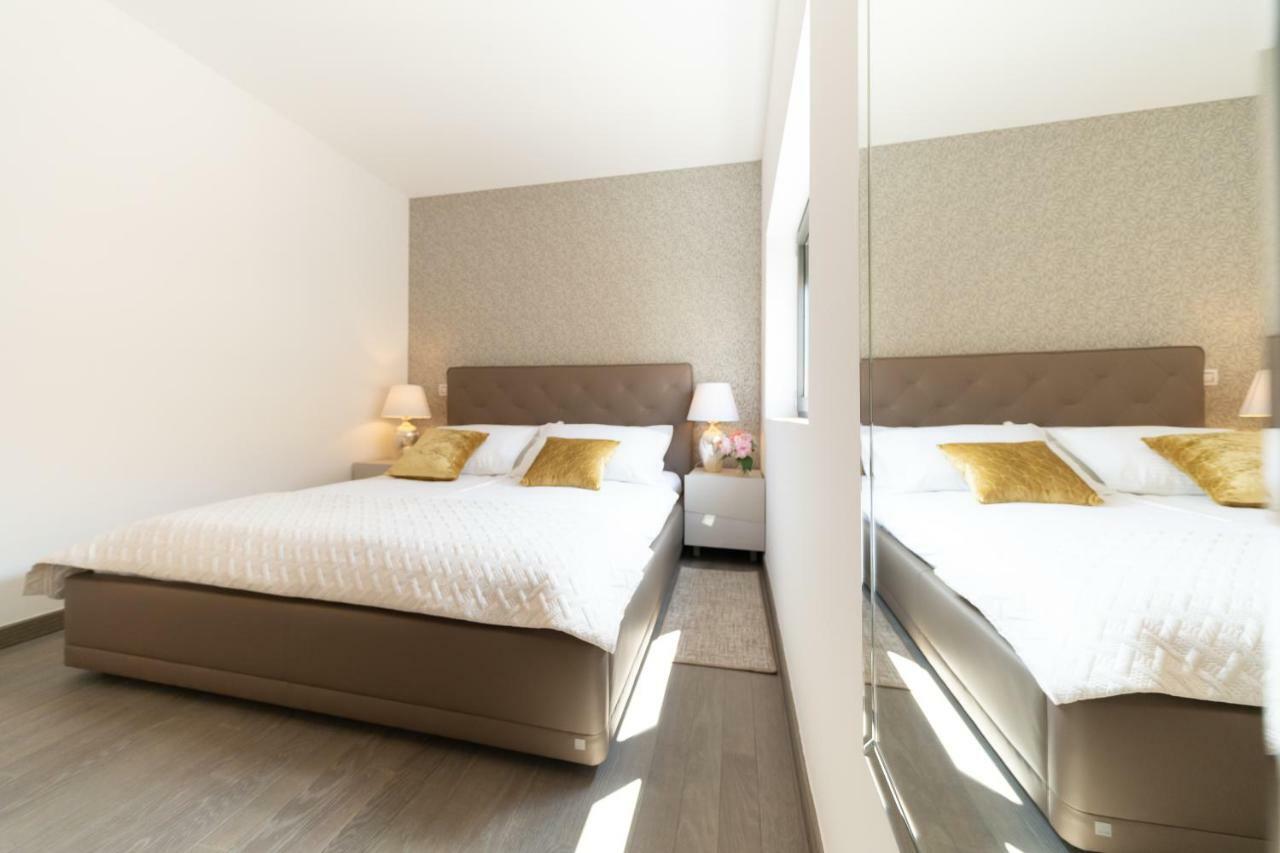 Unique Luxury Designers Apartment