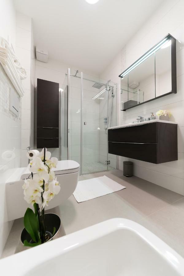 Unique Luxury Designers Apartment